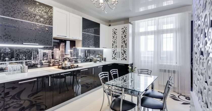 Как оформить дверь с окном: идеи и советы по декорированию