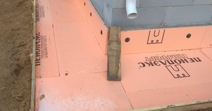Утепление фундамента пенополистиролом своими руками